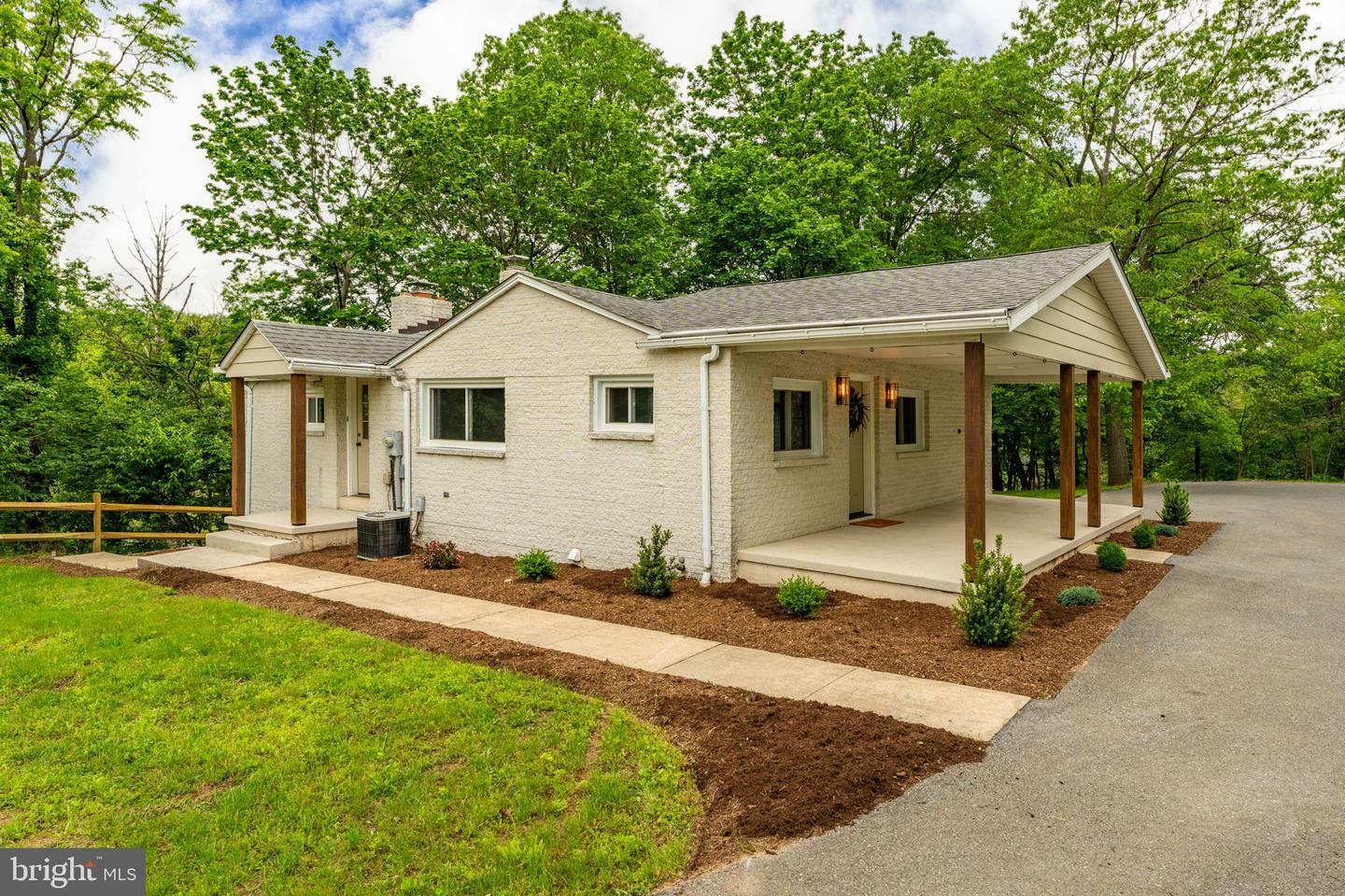 Property Photo: 884 Grange Road PA 19533
