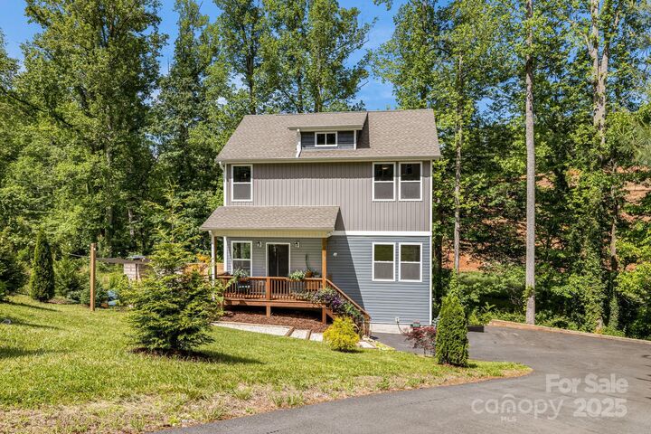 Property Photo: 19 Shadowlawn Drive NC 28806