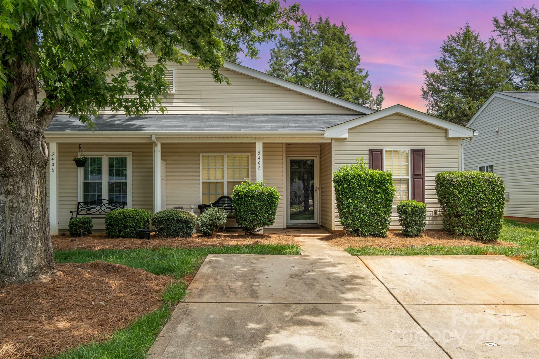 Property Photo: 5402 Harris Cove Drive NC 28269