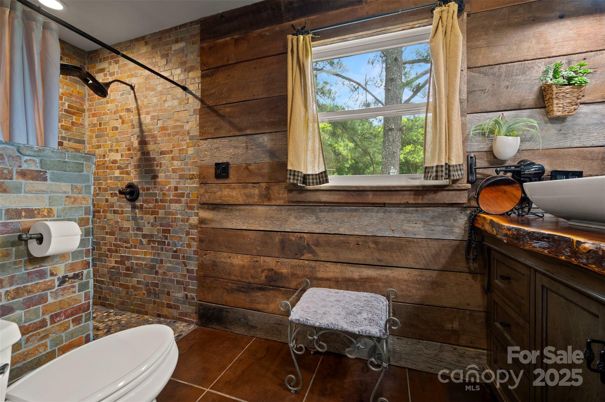 Property Photo: 64 Persimmon Hill Drive 4 NC 28722