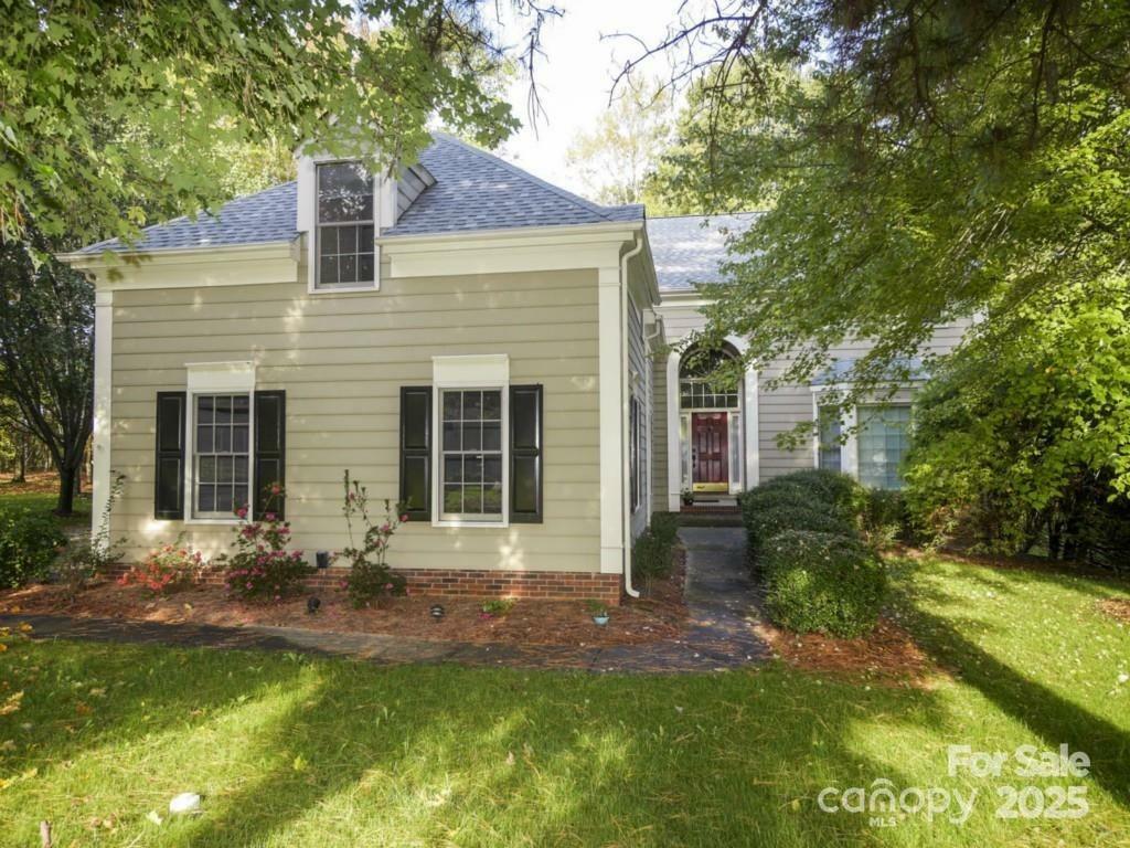4716 Heatherton Place  Charlotte NC 28270 photo
