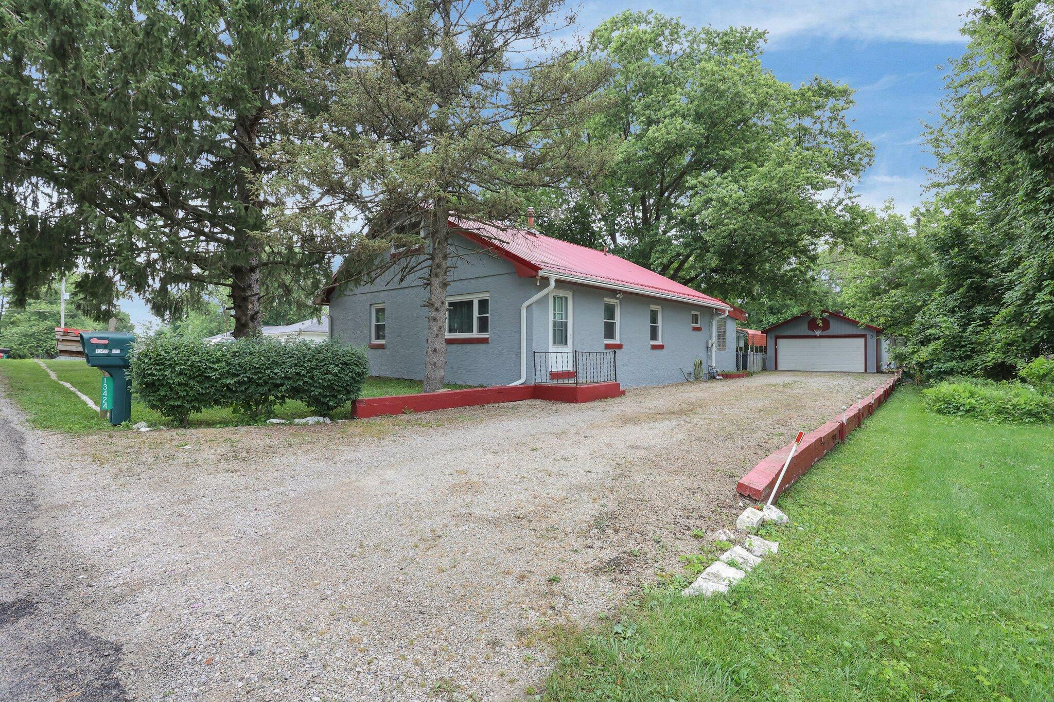 Property Photo: 13424 Ivy NE Road OH 43076