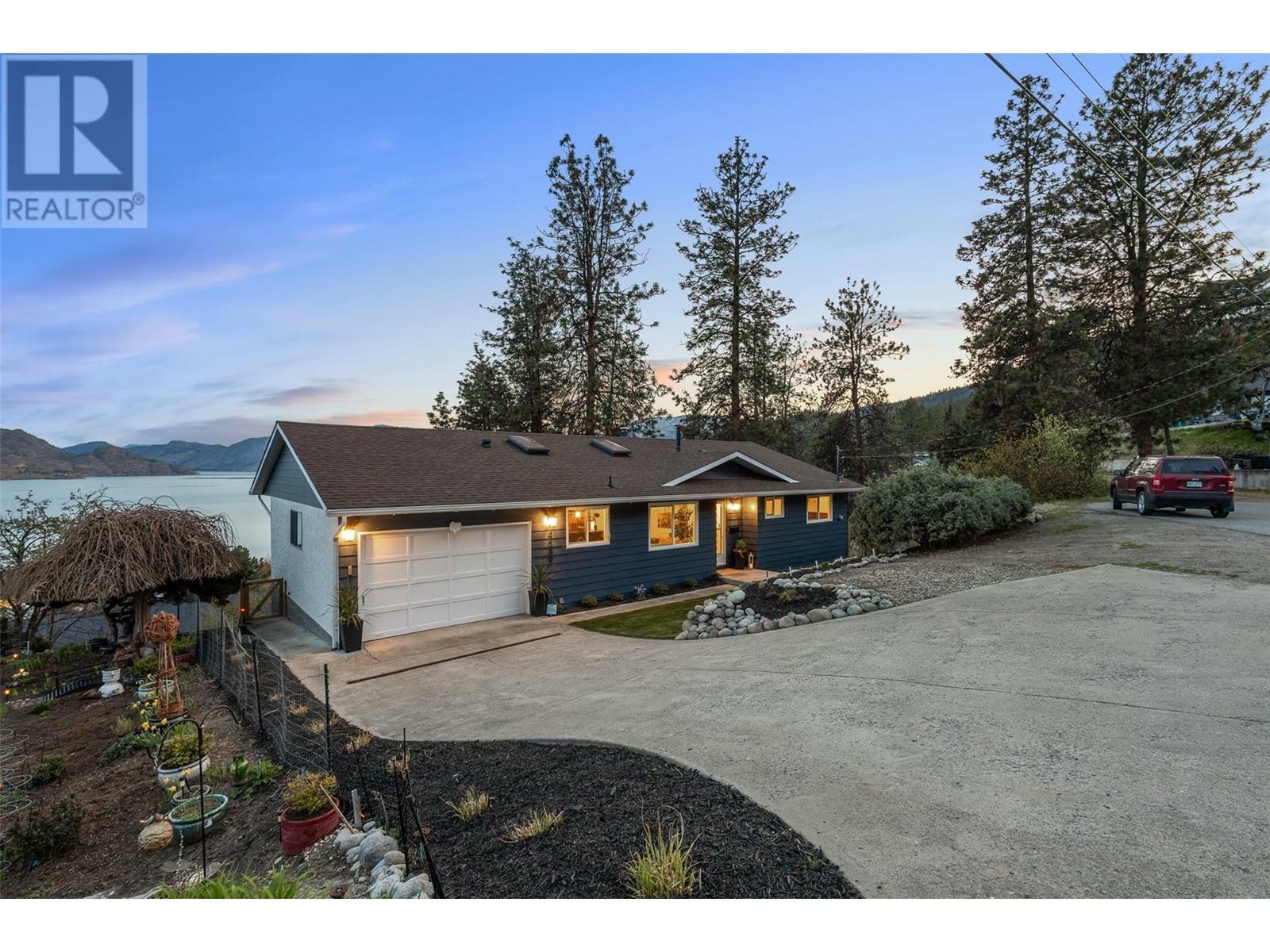 Property Photo: 4239 4th Avenue BC V0H 1X5