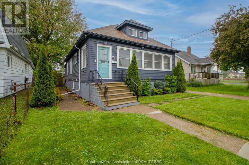 Property Photo: 39 Lorne Avenue ON N8A 3Y8