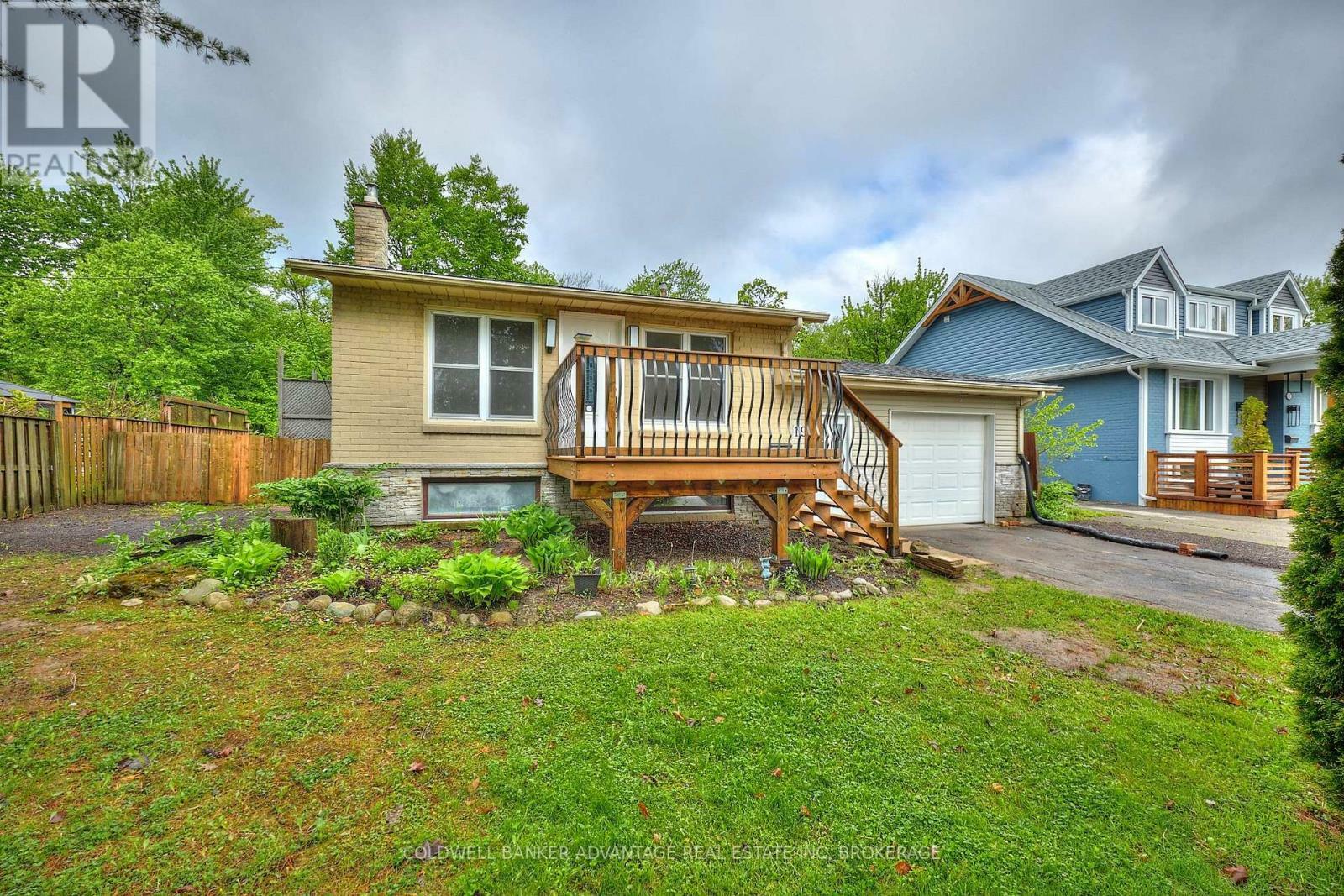 Property Photo:  19 Leaside Drive  ON L3C 6B1 