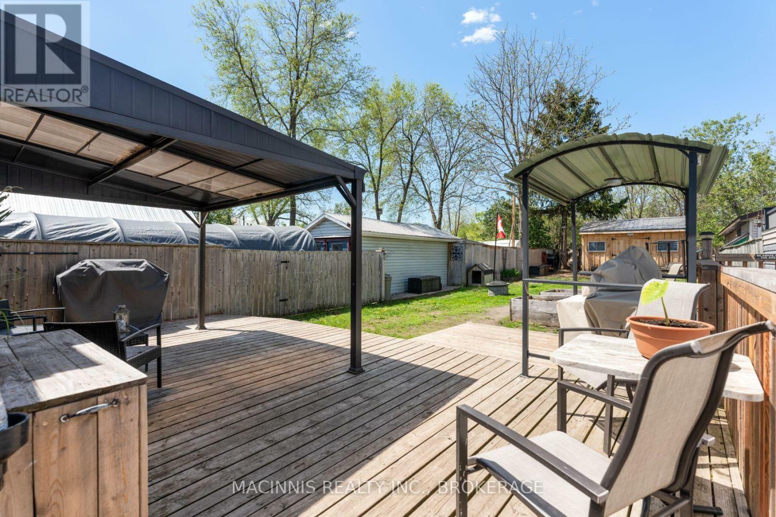 Property Photo: 18 Orchard Street ON K7K 2Z4