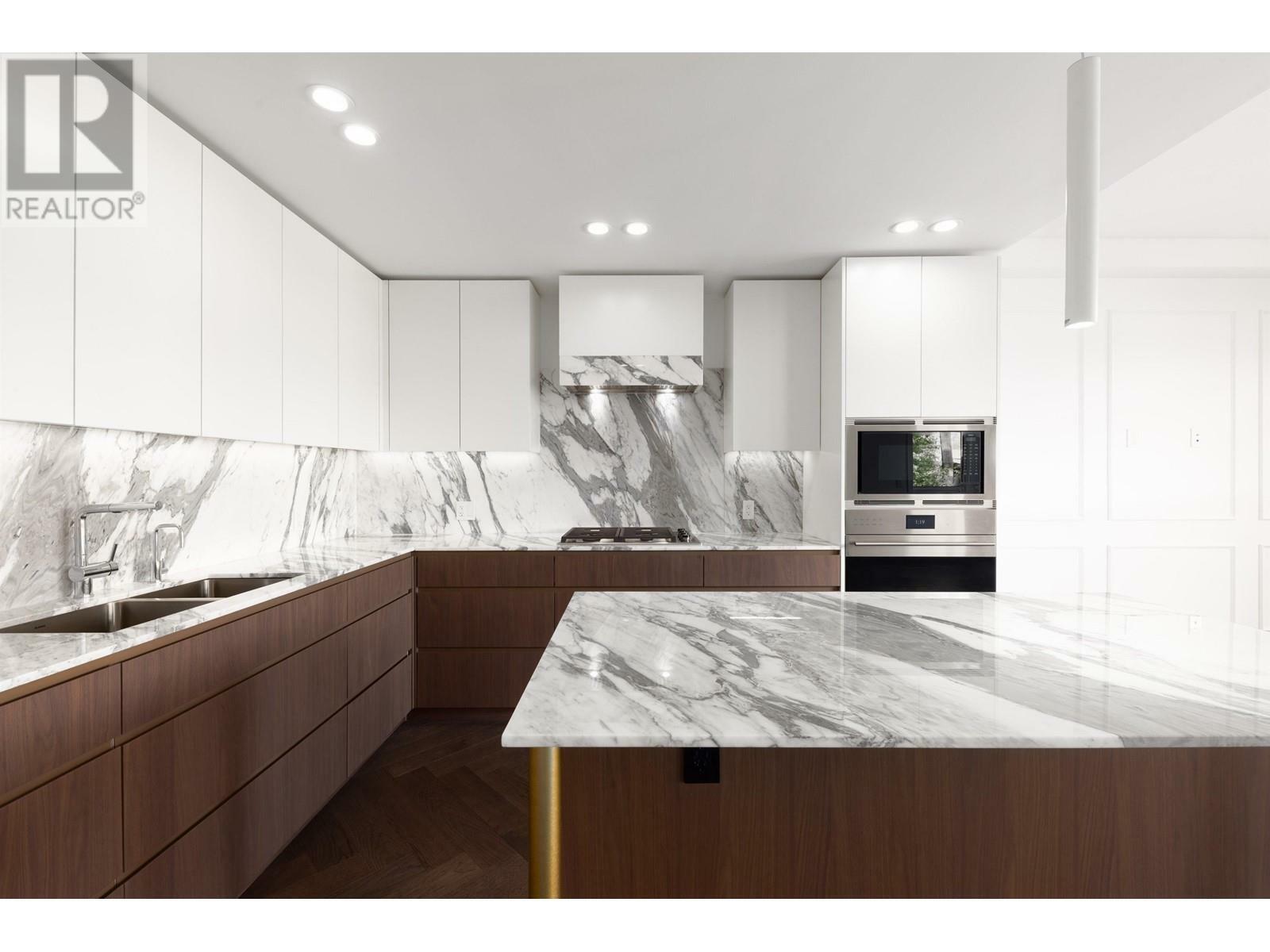 Property Photo: 3668 West 10th Avenue 101 BC V6R 0G4