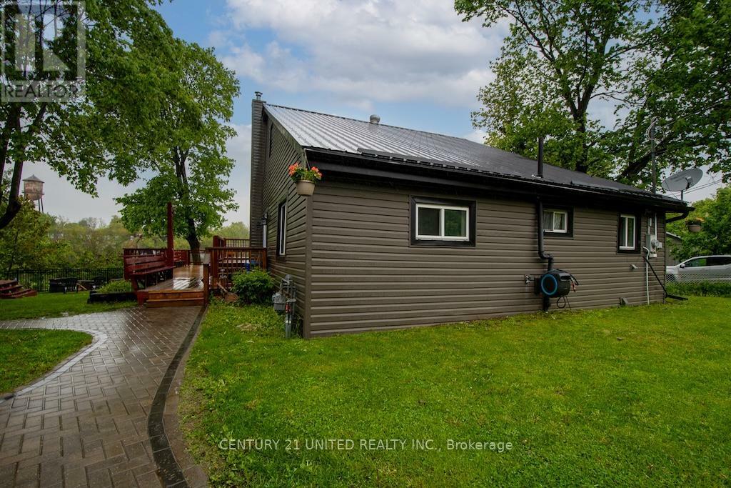 Property Photo: 71 Cedar Drive ON K0L 1Y0