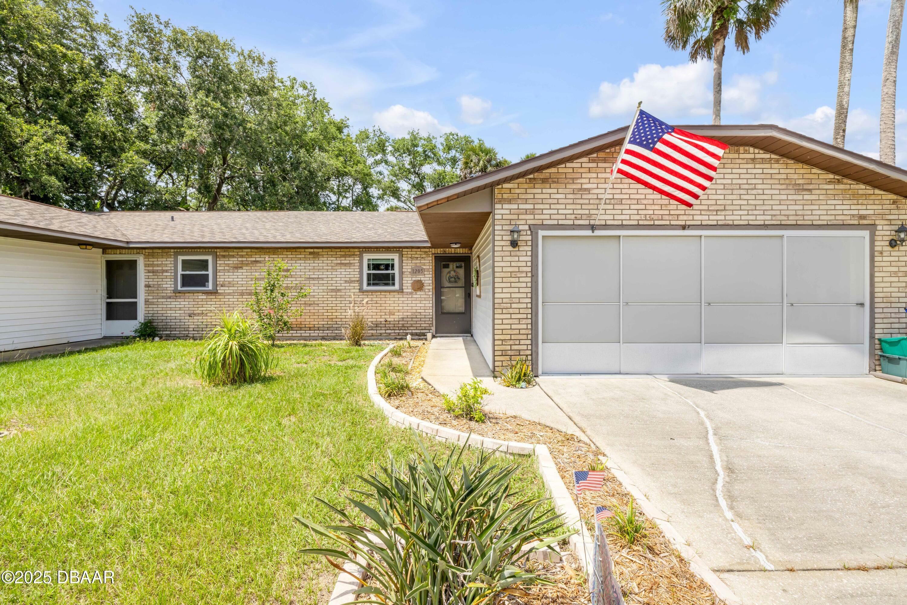 Property Photo: 1205 Bond Street FL 32132