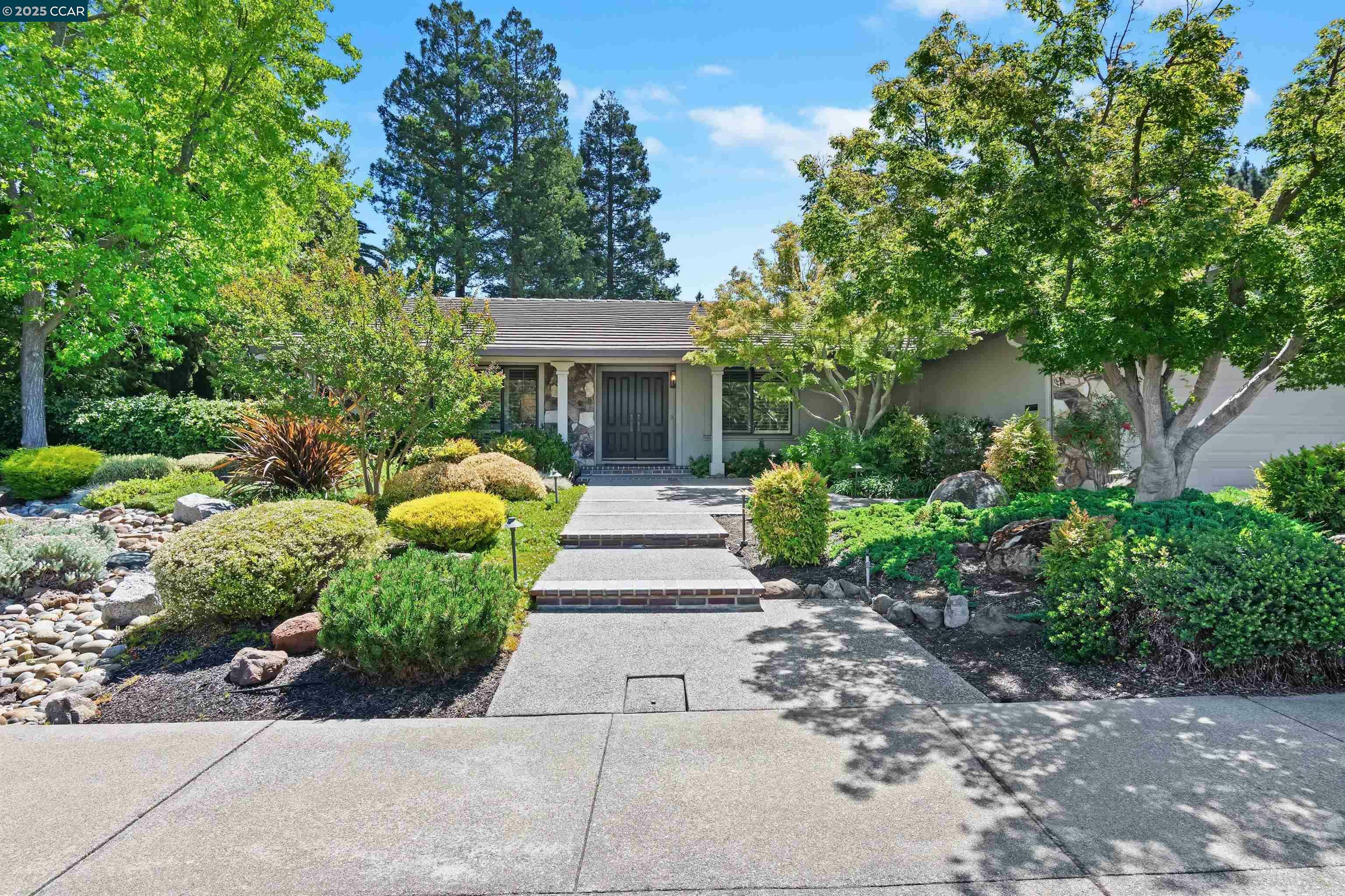 Property Photo: 924 Cheyenne Dr CA 94598