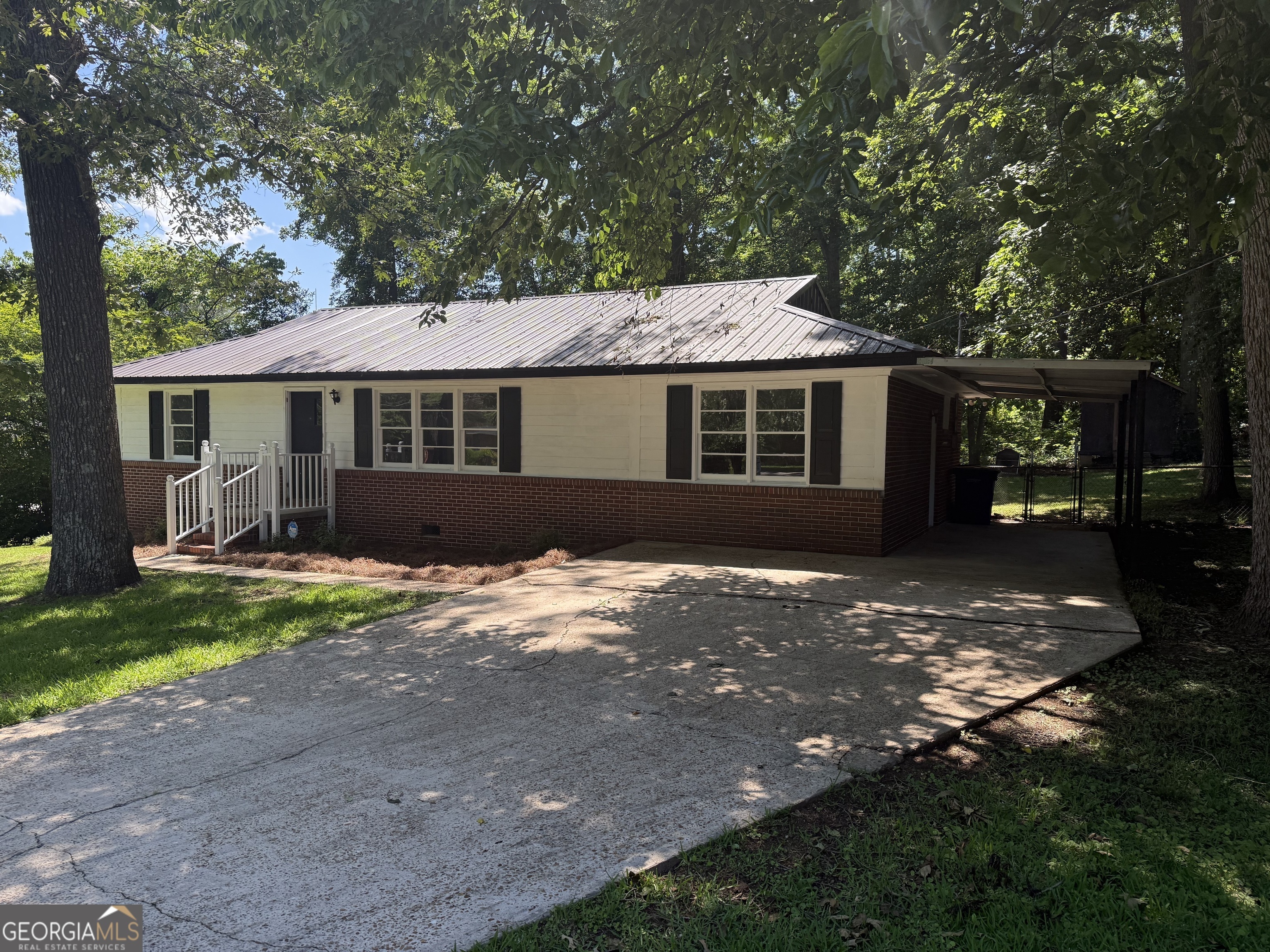 Property Photo: 105 Dogwood Drive GA 30240