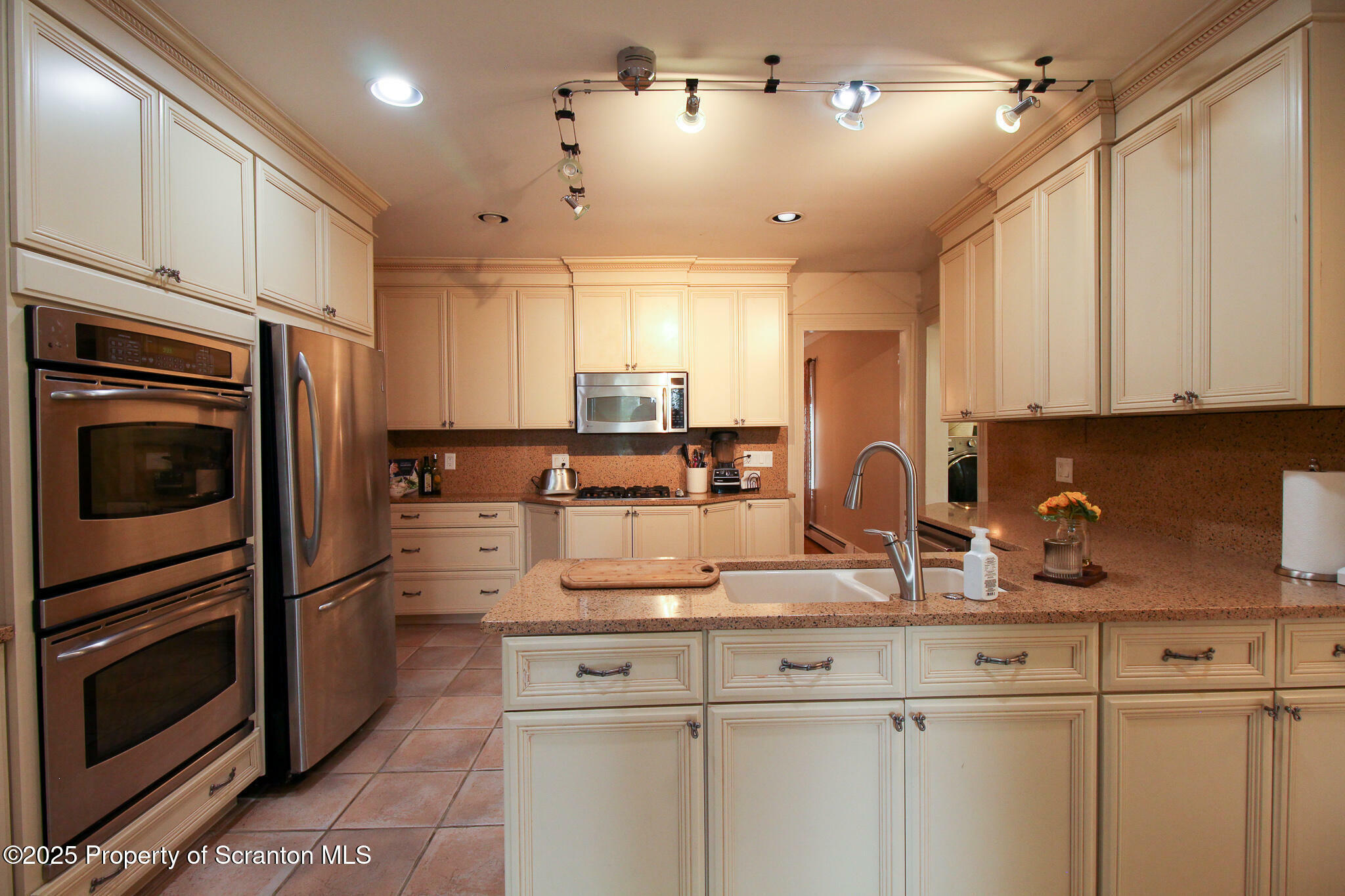 Property Photo: 525 N Abington PA 18411