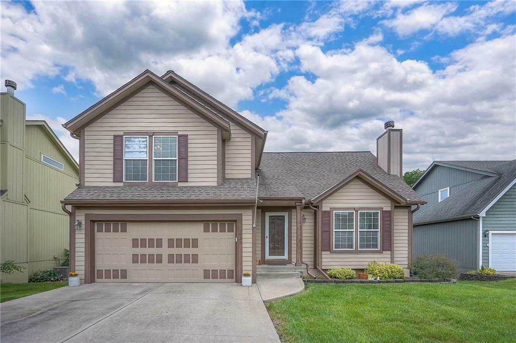 Property Photo: 15433 S Shannan Lane KS 66062