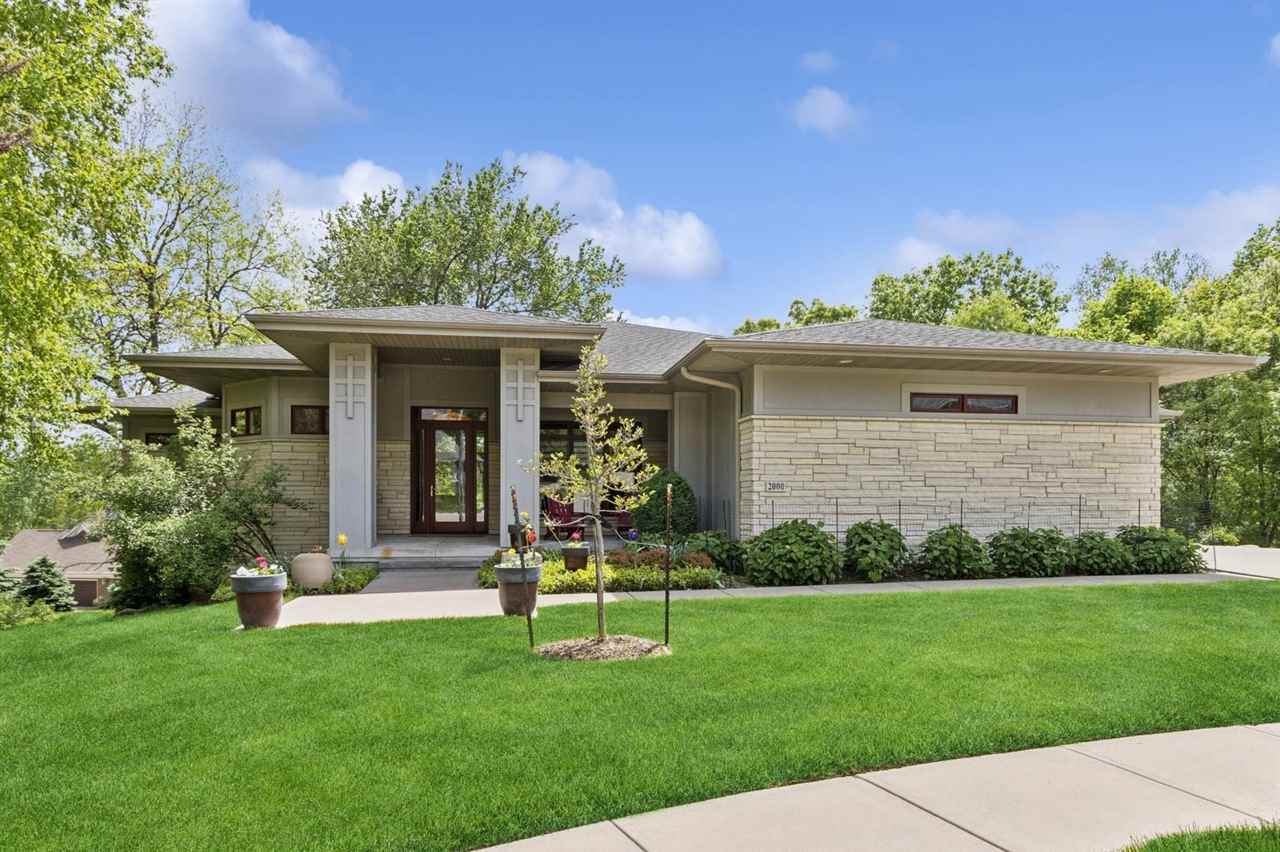 Property Photo: 2000 Forest Hill Cir IA 52241