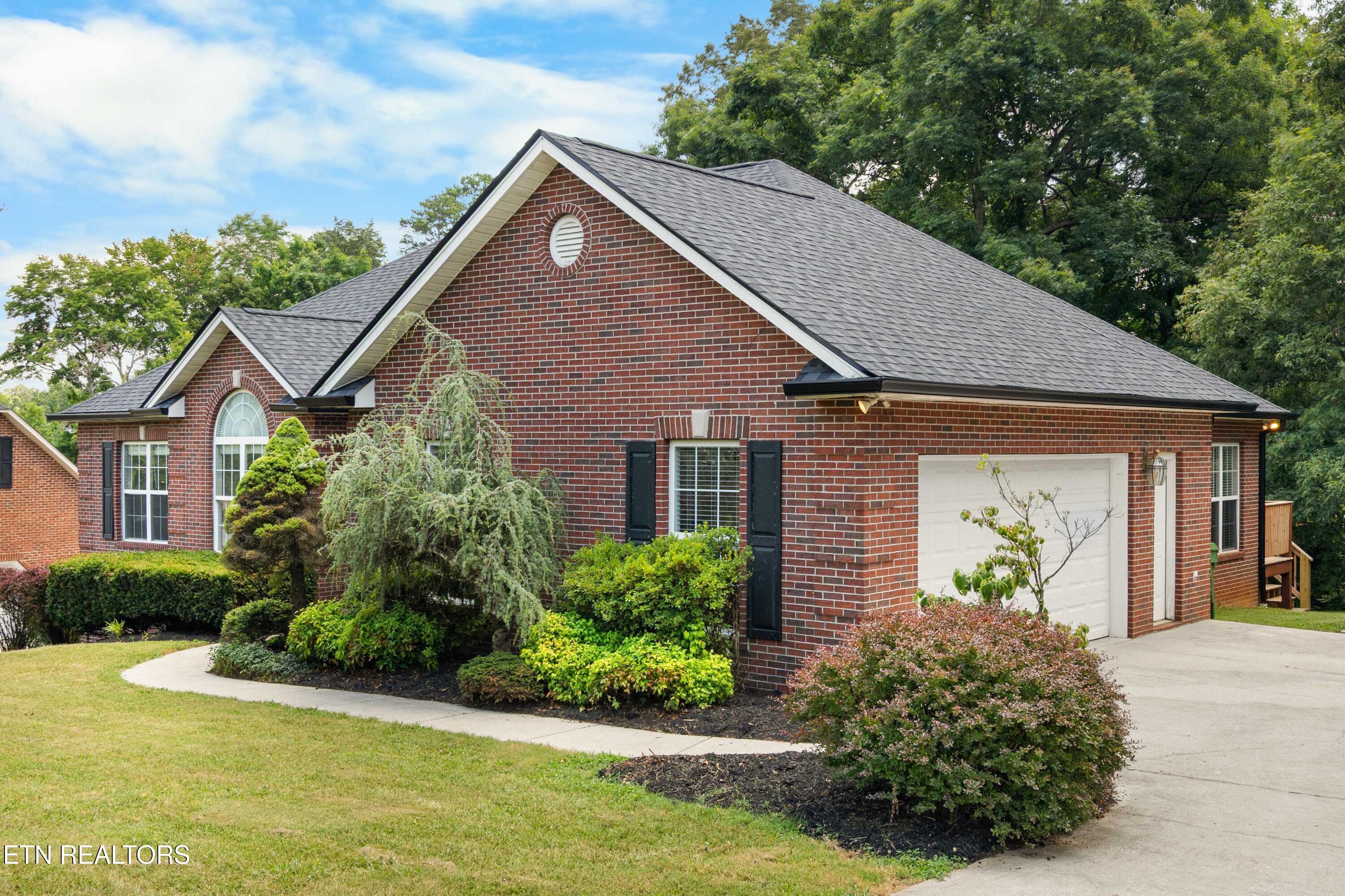 Property Photo: 5312 Windingbrooke Lane TN 37918