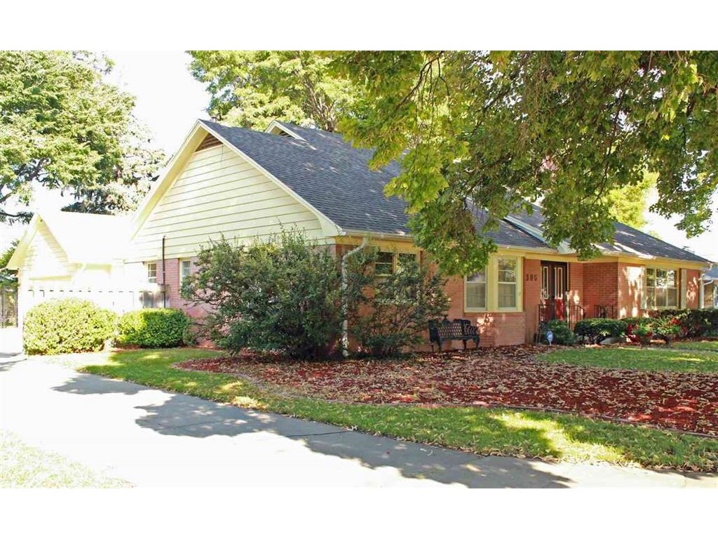 Property Photo: 306 W Circle Dr NE 69101