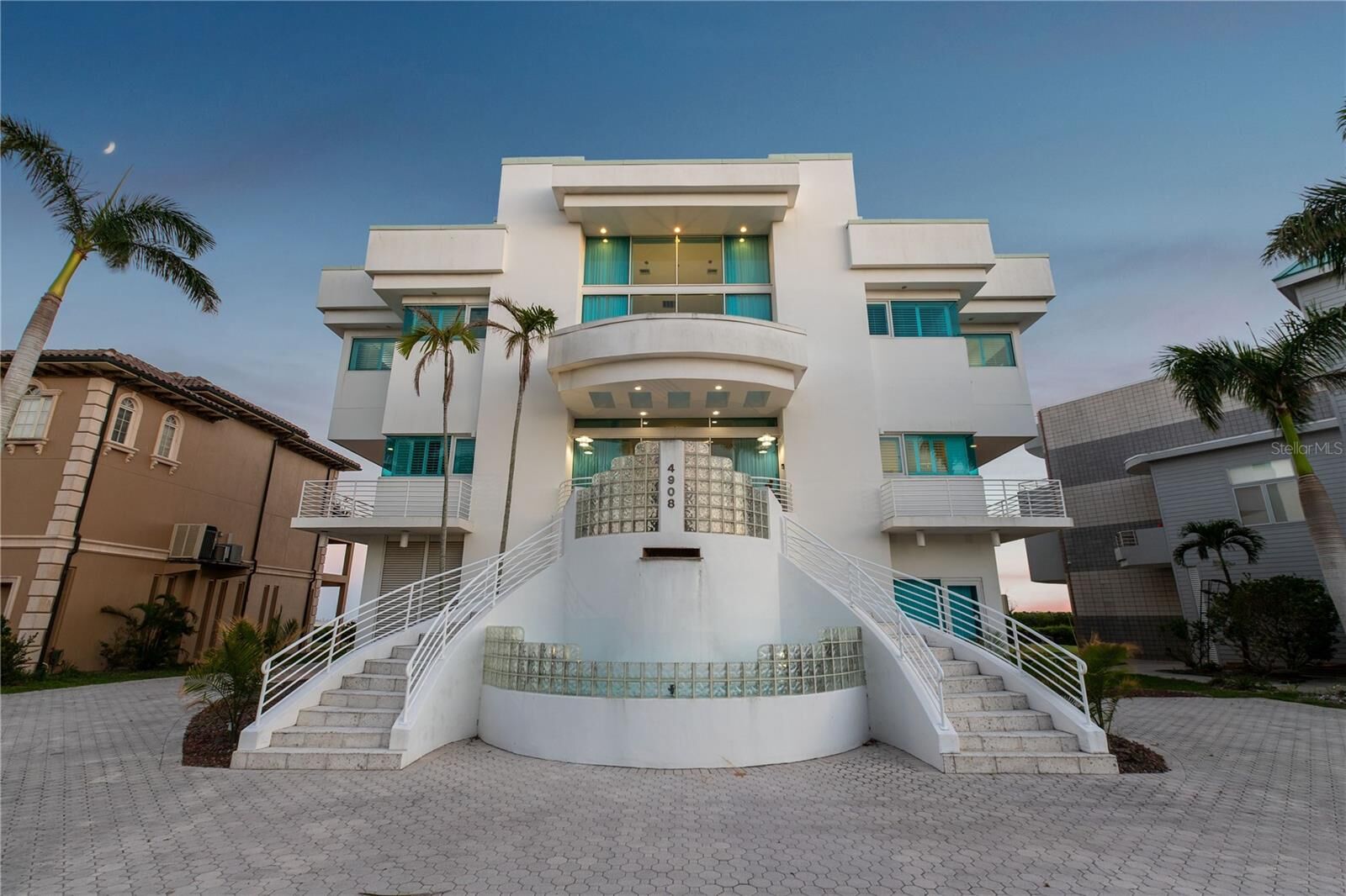 Property Photo: 4908 64th Drive W FL 34210