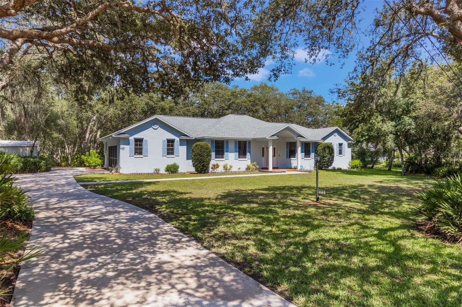 Property Photo: 1131 Country Oaks Boulevard FL 33898