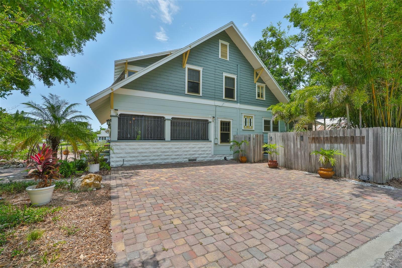 Property Photo: 1825 2nd Street S FL 33705