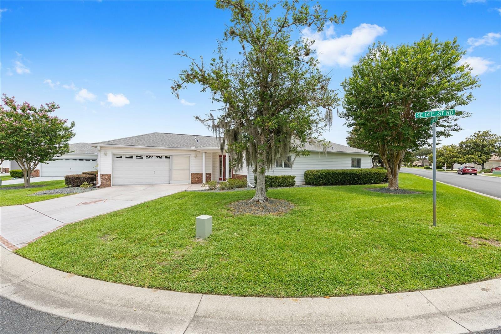 Property Photo: 8608 SE 141st Street Road FL 34491