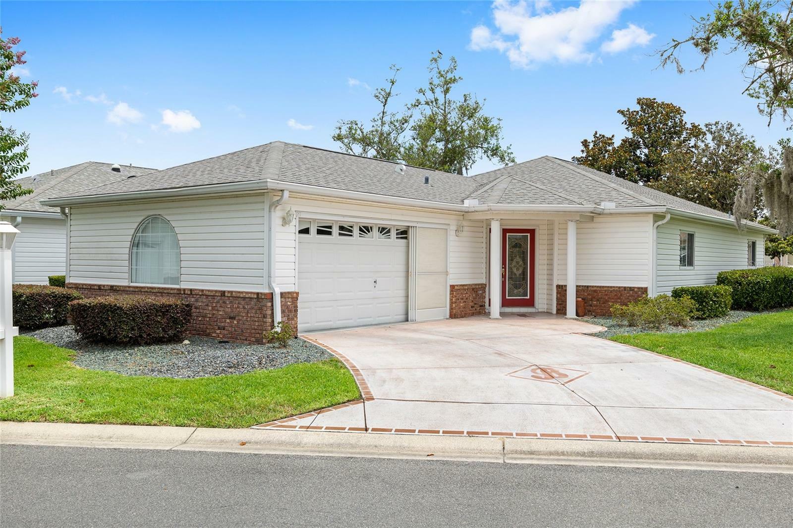 Property Photo: 8608 SE 141st Street Road FL 34491