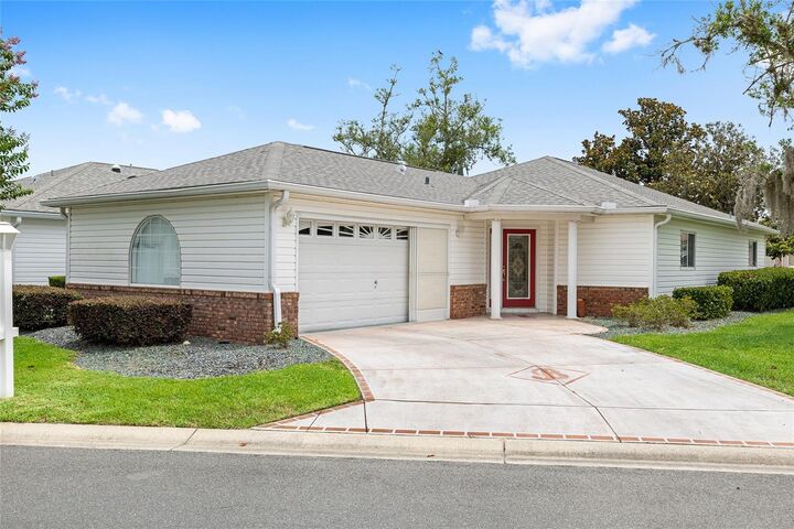 Property Photo: 8608 SE 141st Street Road FL 34491
