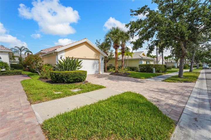 Property Photo:  7716 Uliva Way  FL 34238 