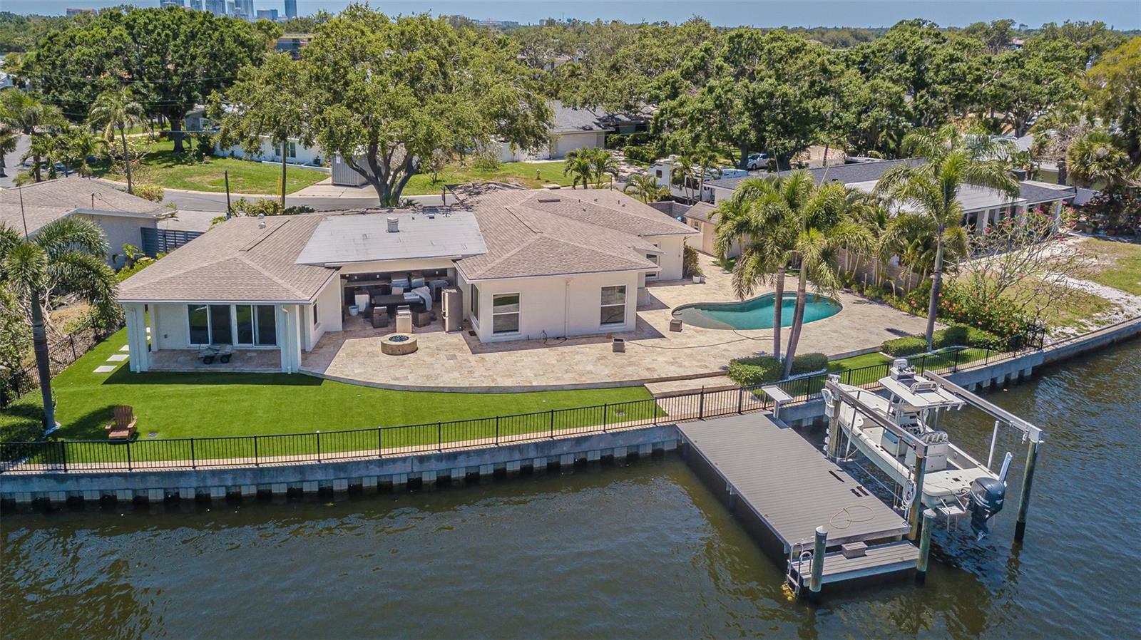 Property Photo: 1185 36th Avenue NE FL 33704