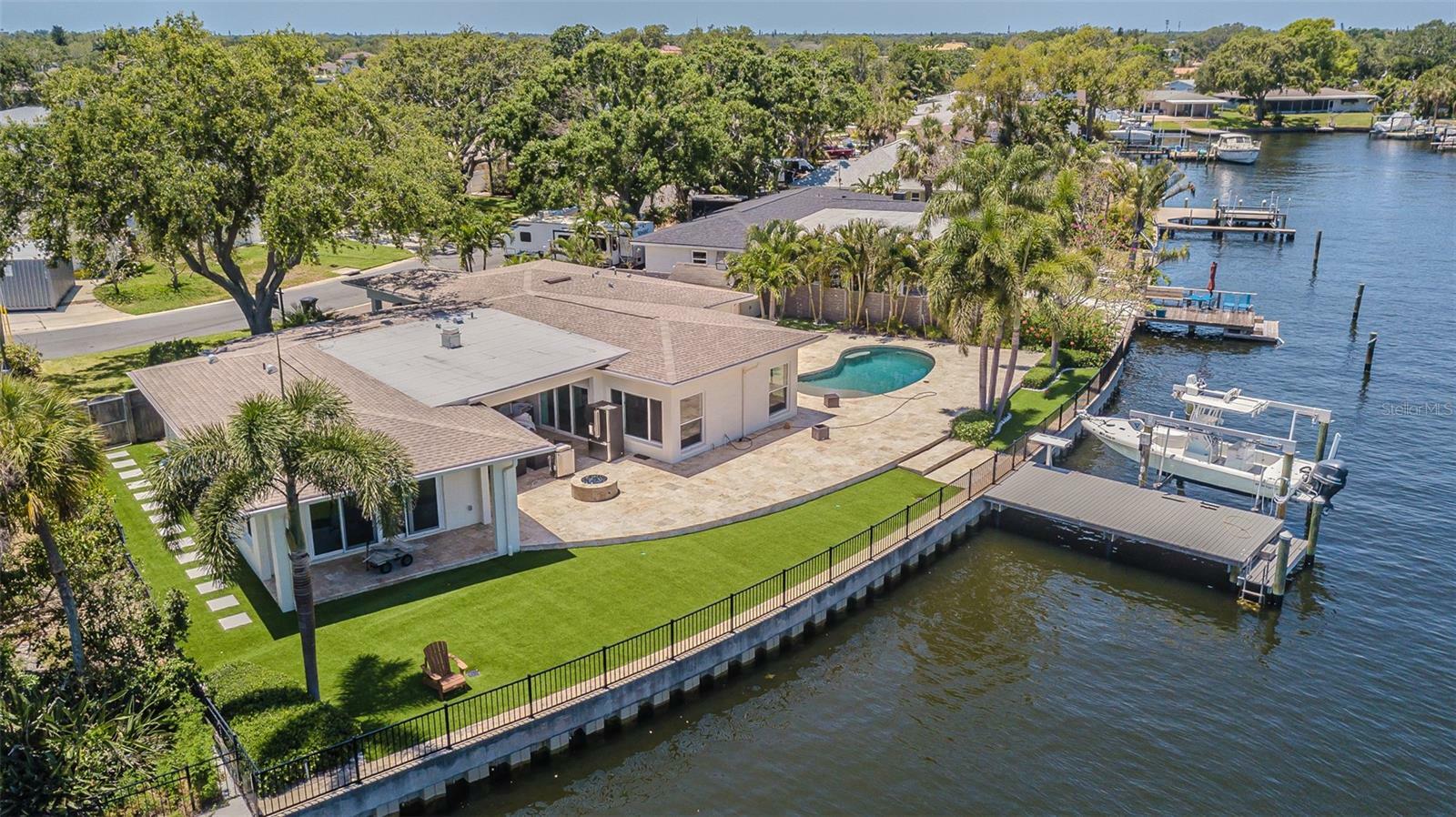 Property Photo: 1185 36th Avenue NE FL 33704