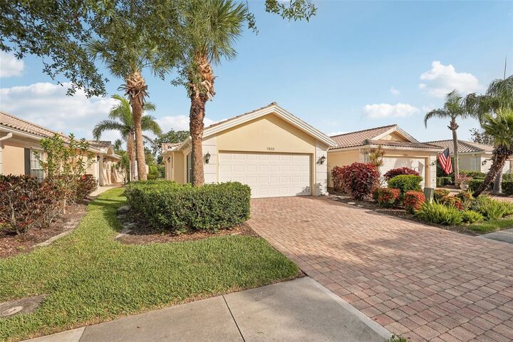 Property Photo:  7632 Quinto Drive  FL 34238 