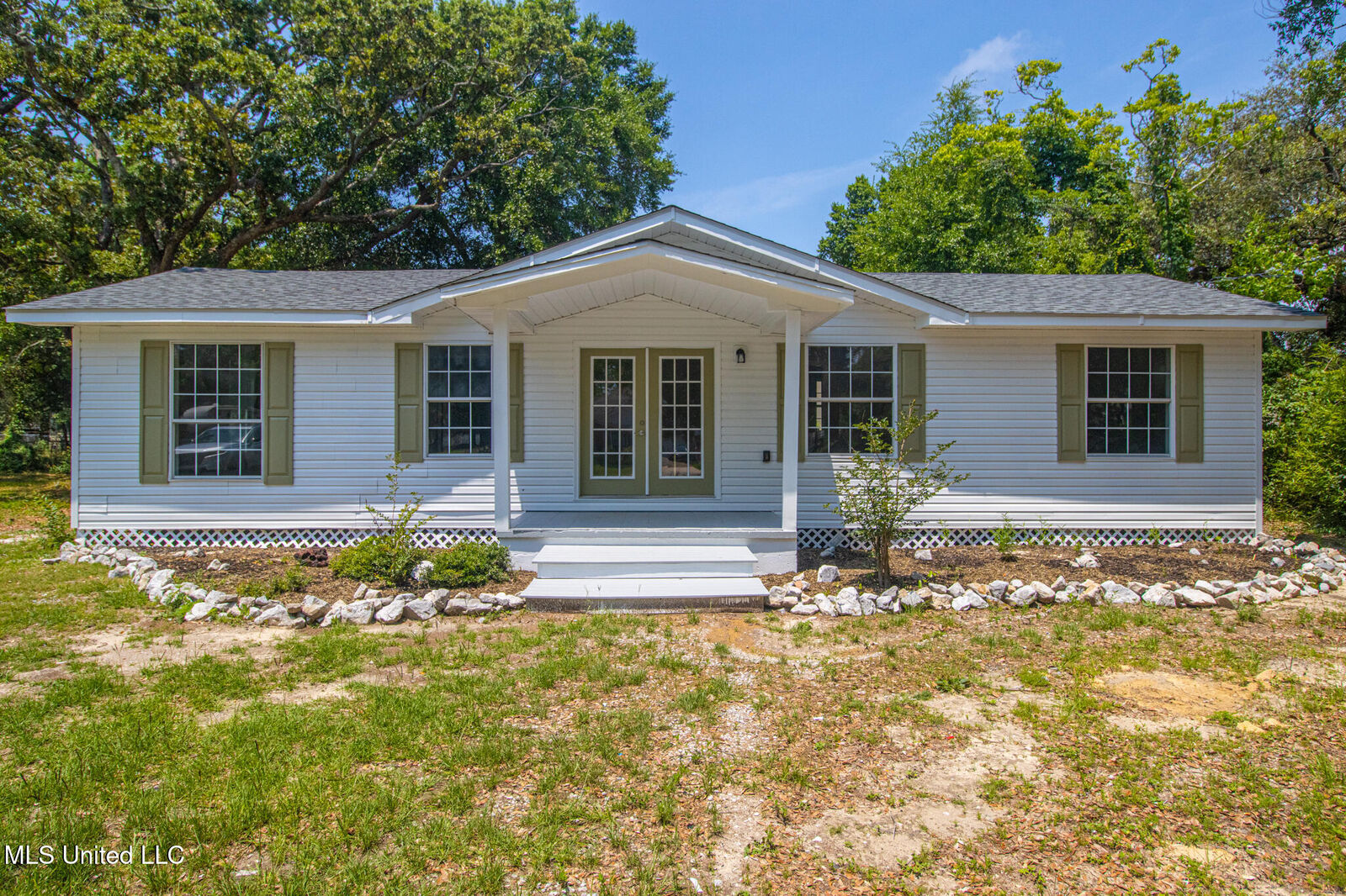 Property Photo:  635 Oakleigh Avenue  MS 39507 