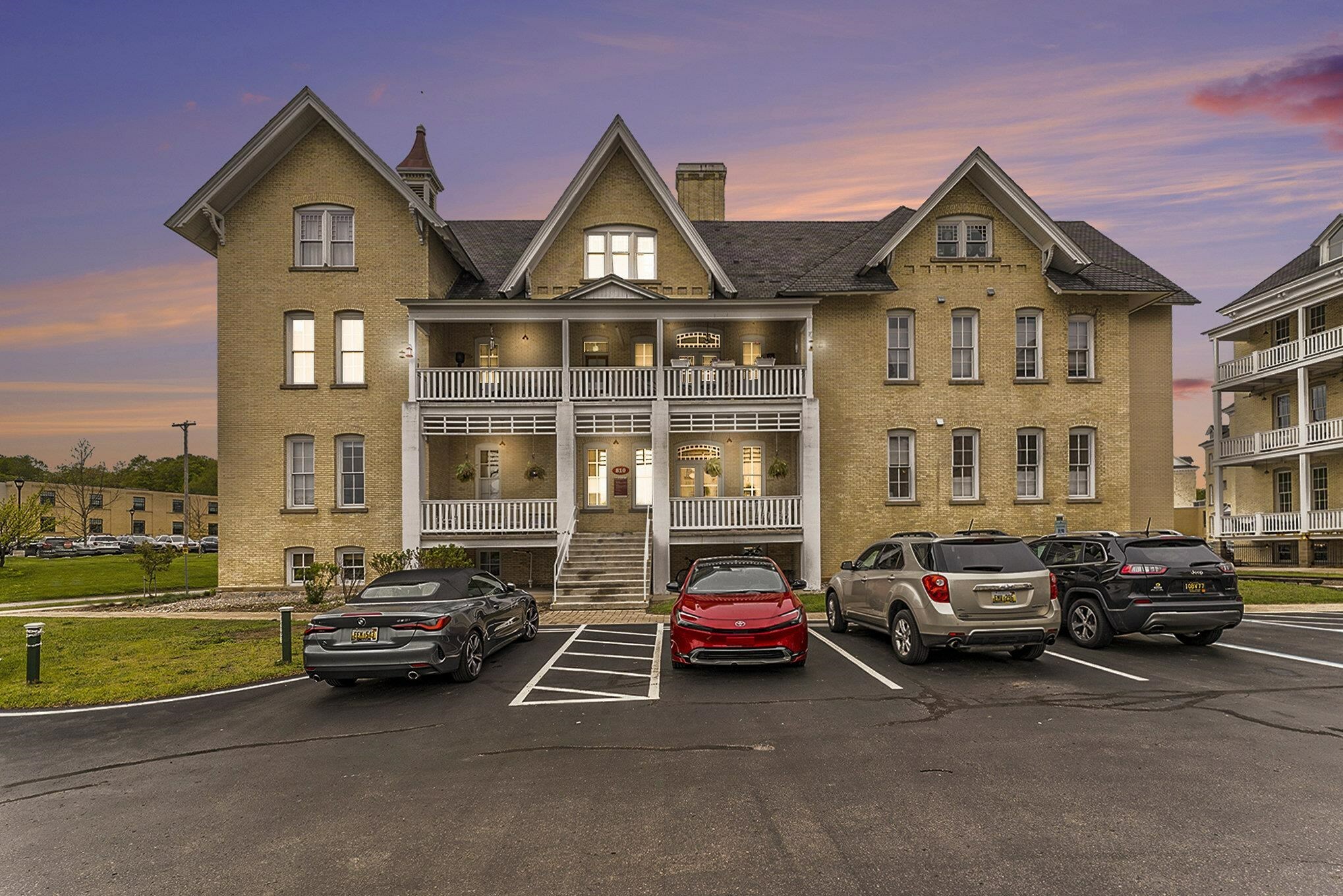 Property Photo: 810 Cottageview Drive 302 MI 49684