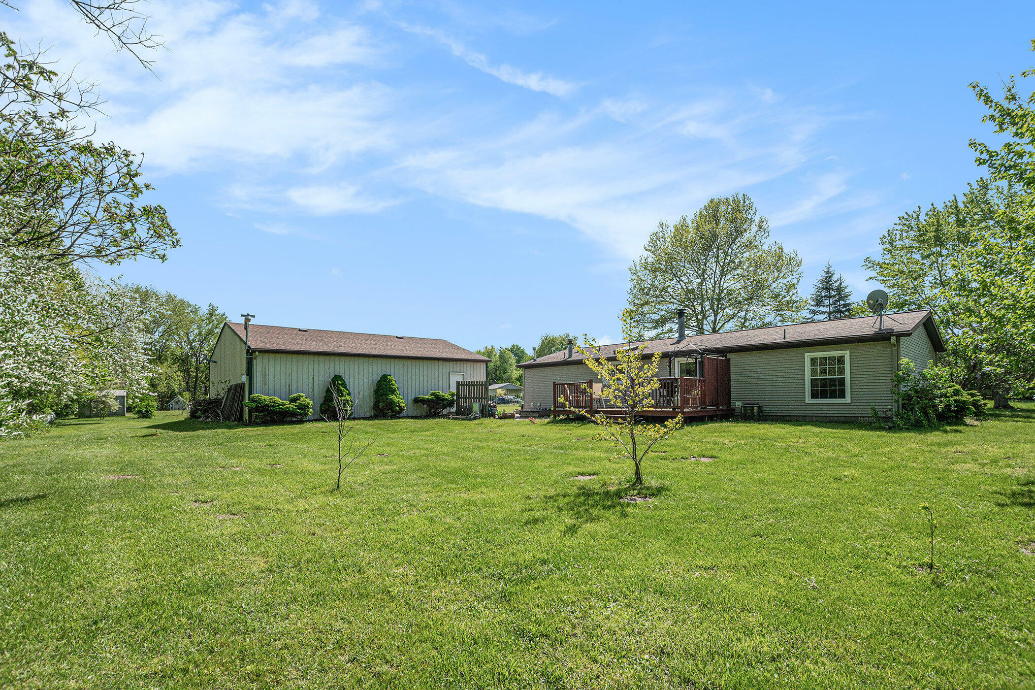 Property Photo:  69315 Cr 384  MI 49090 