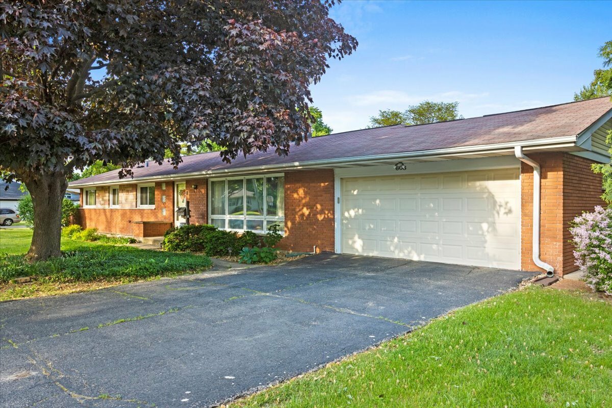 Property Photo: 605 Lill Street IL 60010