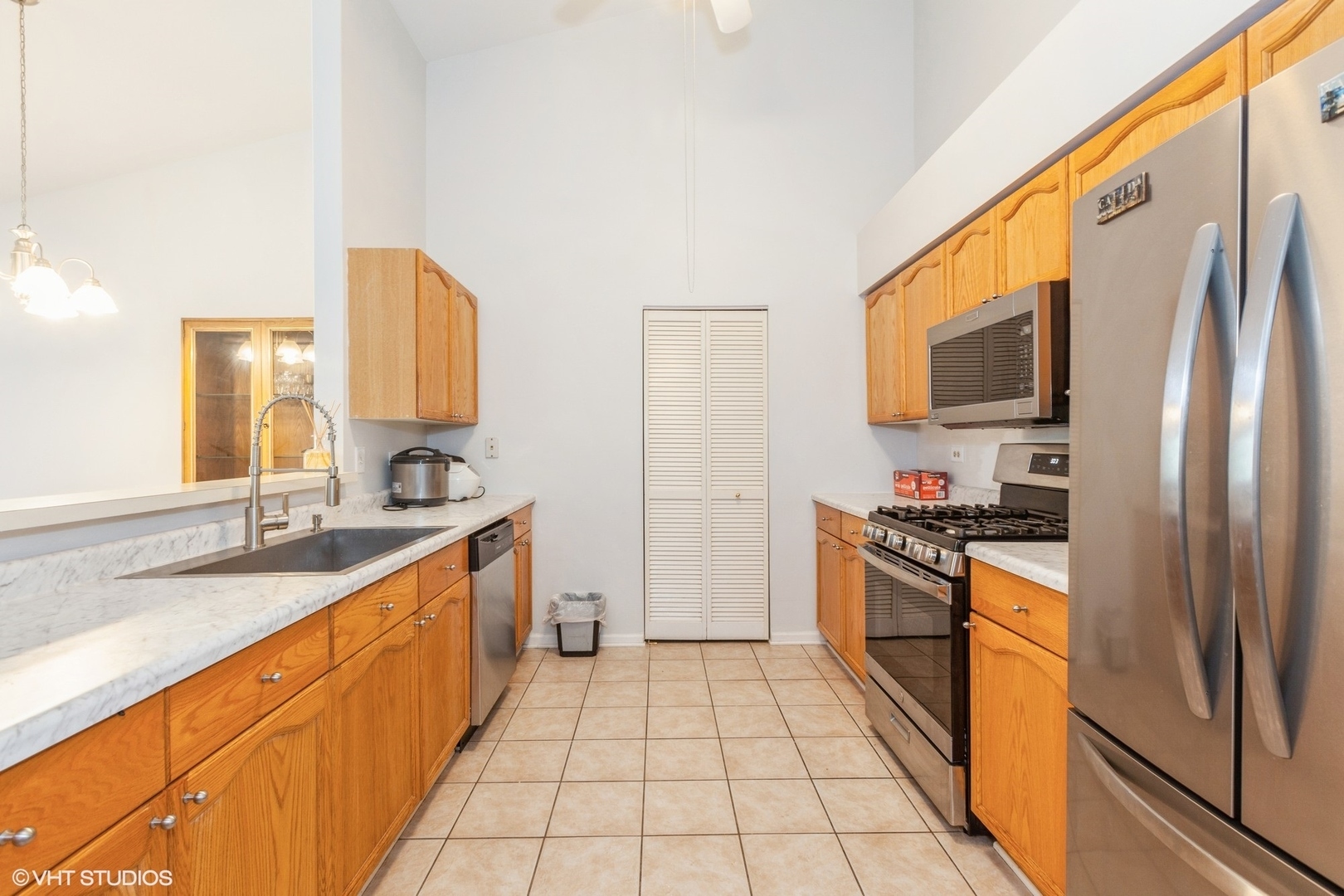 Property Photo: 736 N Gary Avenue 208 IL 60188