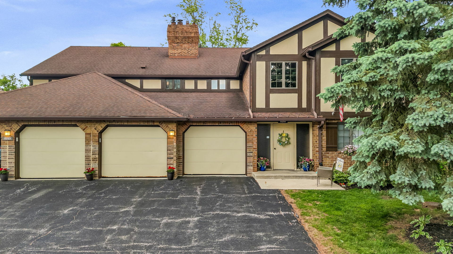 Property Photo: 13253 S Oak Ridge Trail 2B IL 60463