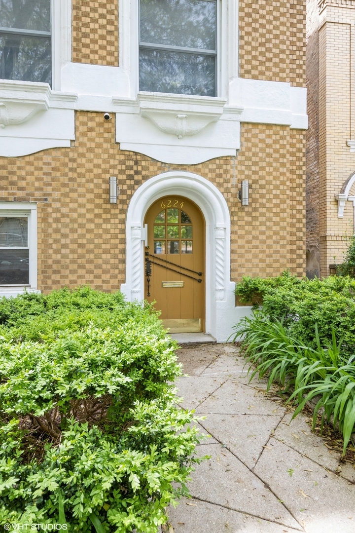 Property Photo: 6224 N Washtenaw Avenue 2 IL 60659
