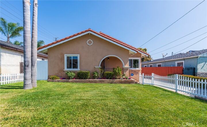 Property Photo: 2103 Belmont Lane CA 90278