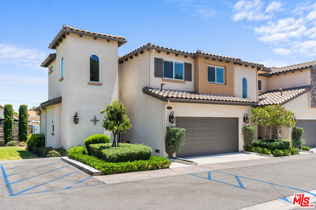 Property Photo:  1529 Patricia Avenue 6  CA 93065 