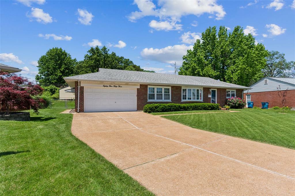 Property Photo: 8553 Craighill Drive MO 63123