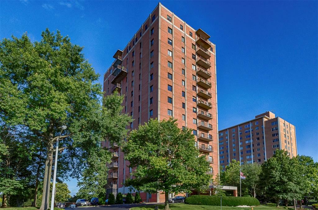 816 S Hanley Road 8C  St Louis MO 63105 photo