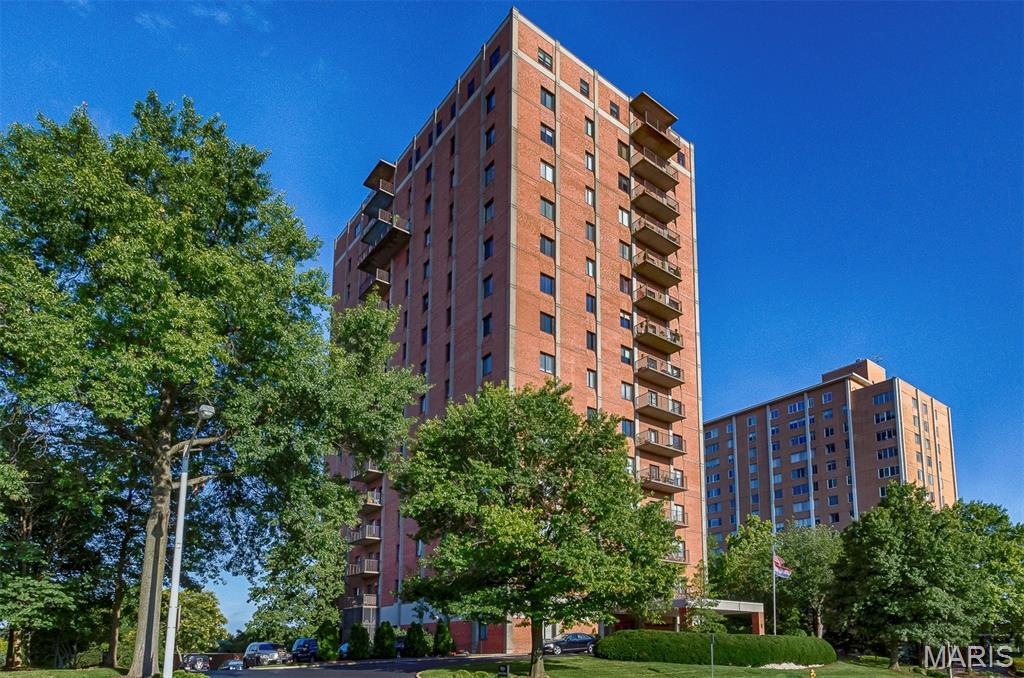 816 S Hanley Road 8C  St Louis MO 63105 photo