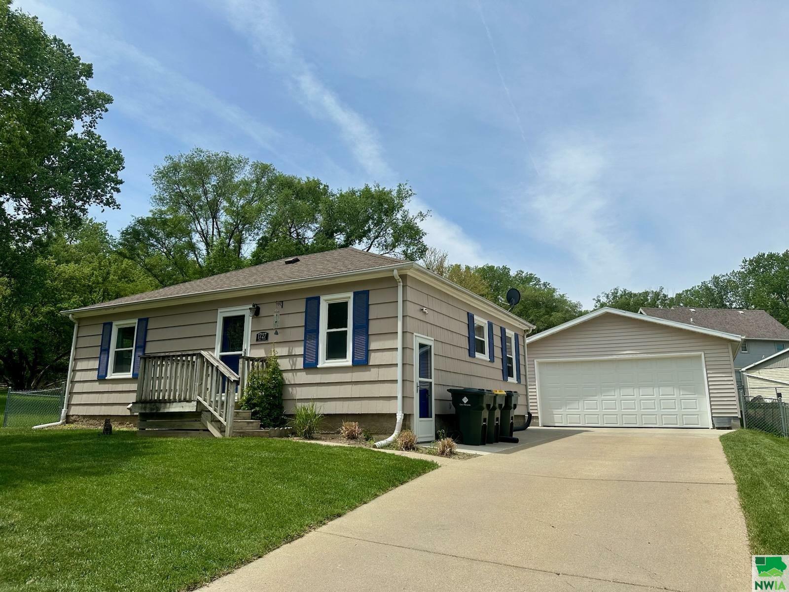 Property Photo: 1727 John St. IA 51103