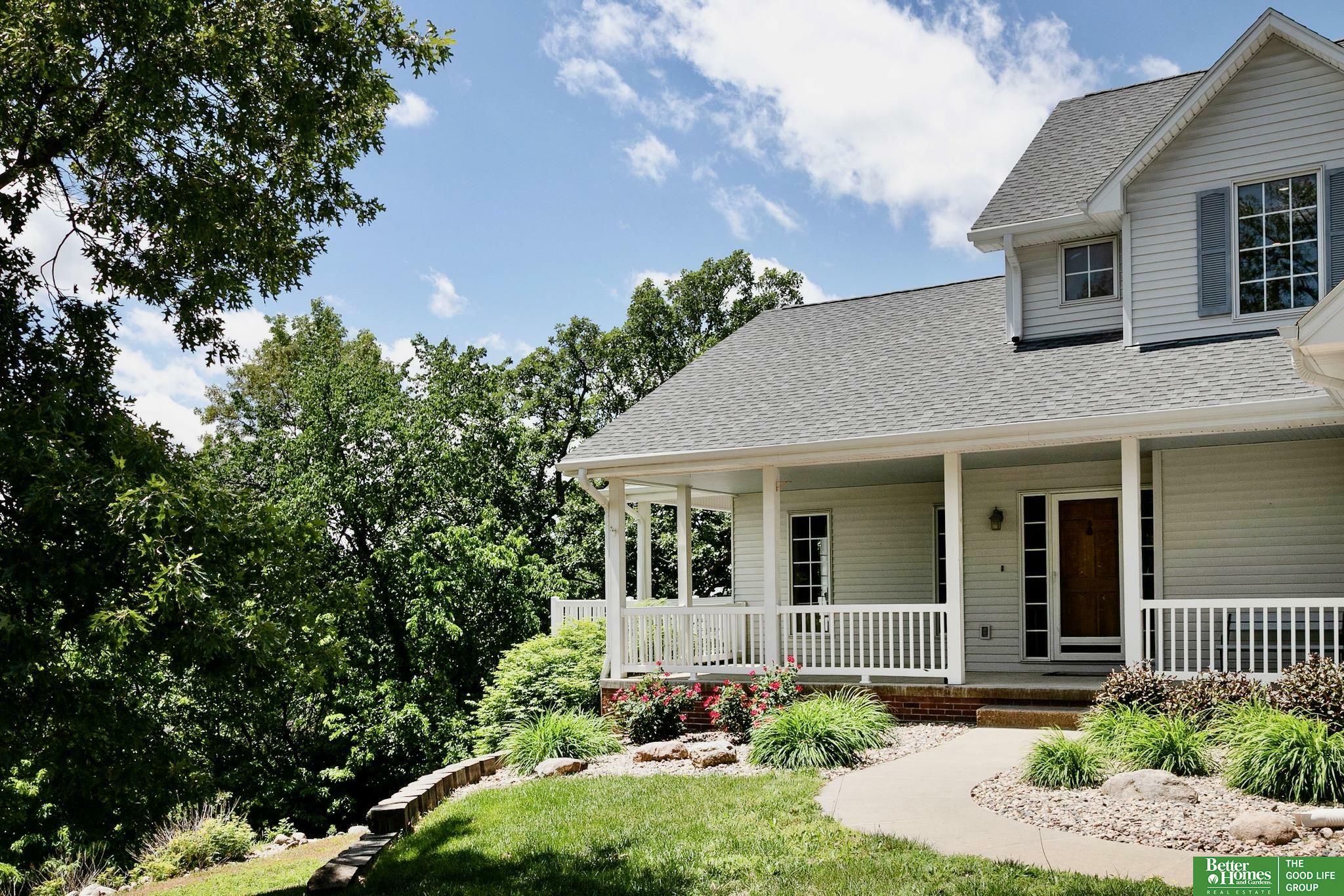 Property Photo: 8112 Molokai Drive NE 68046