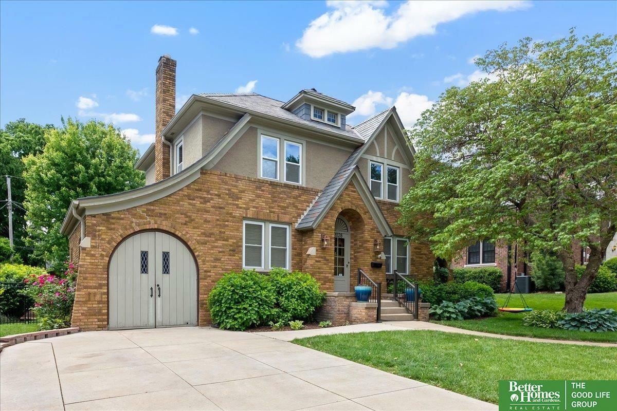 Property Photo: 2028 N 55 Street NE 68104