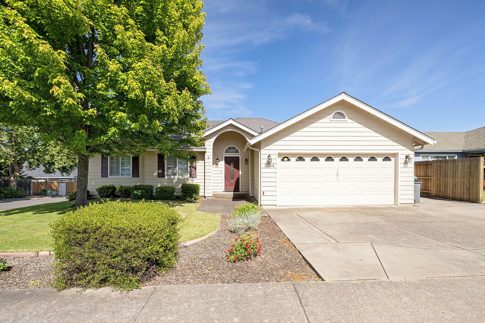 Property Photo: 3846 Arrowhead Drive OR 97504