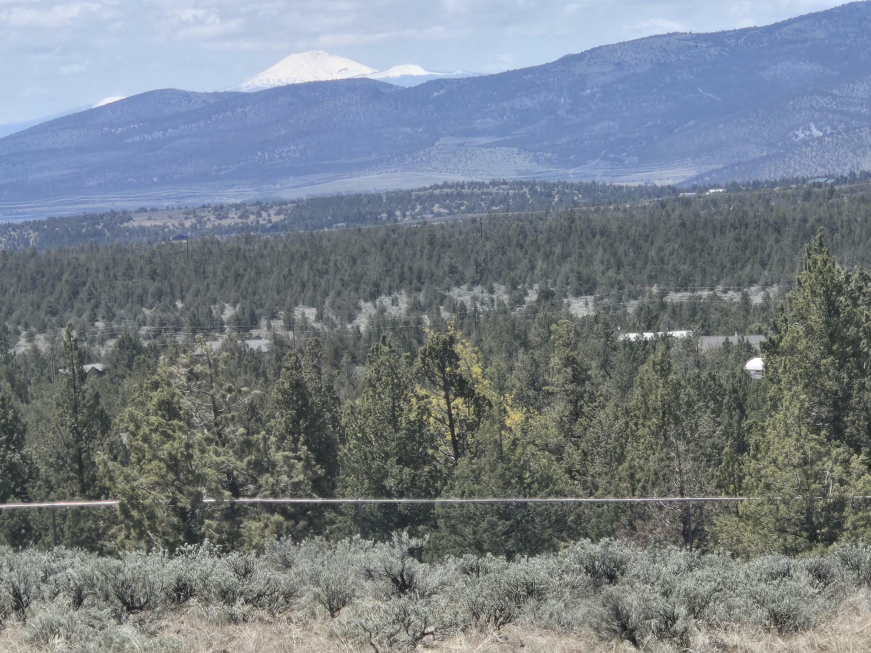Property Photo: 5742 SE Thomas Road OR 97754