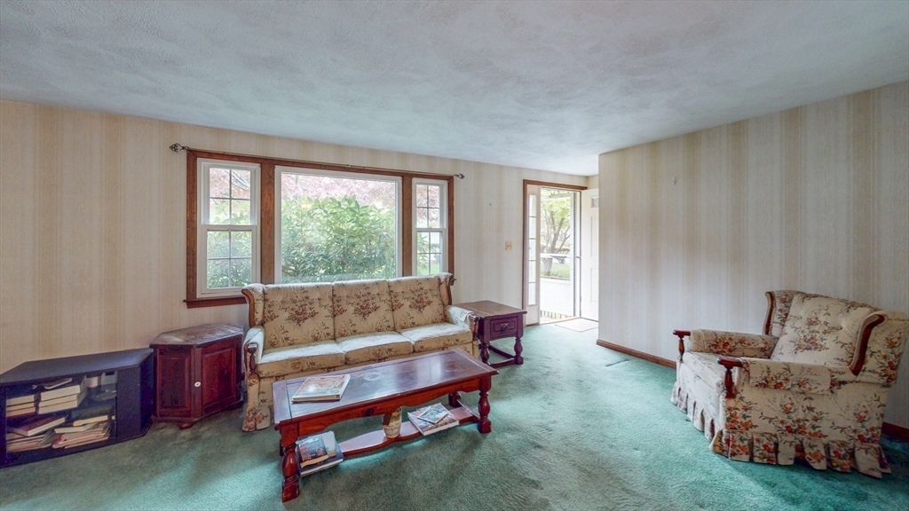 Property Photo:  10 Briarwood Rd  MA 01801 