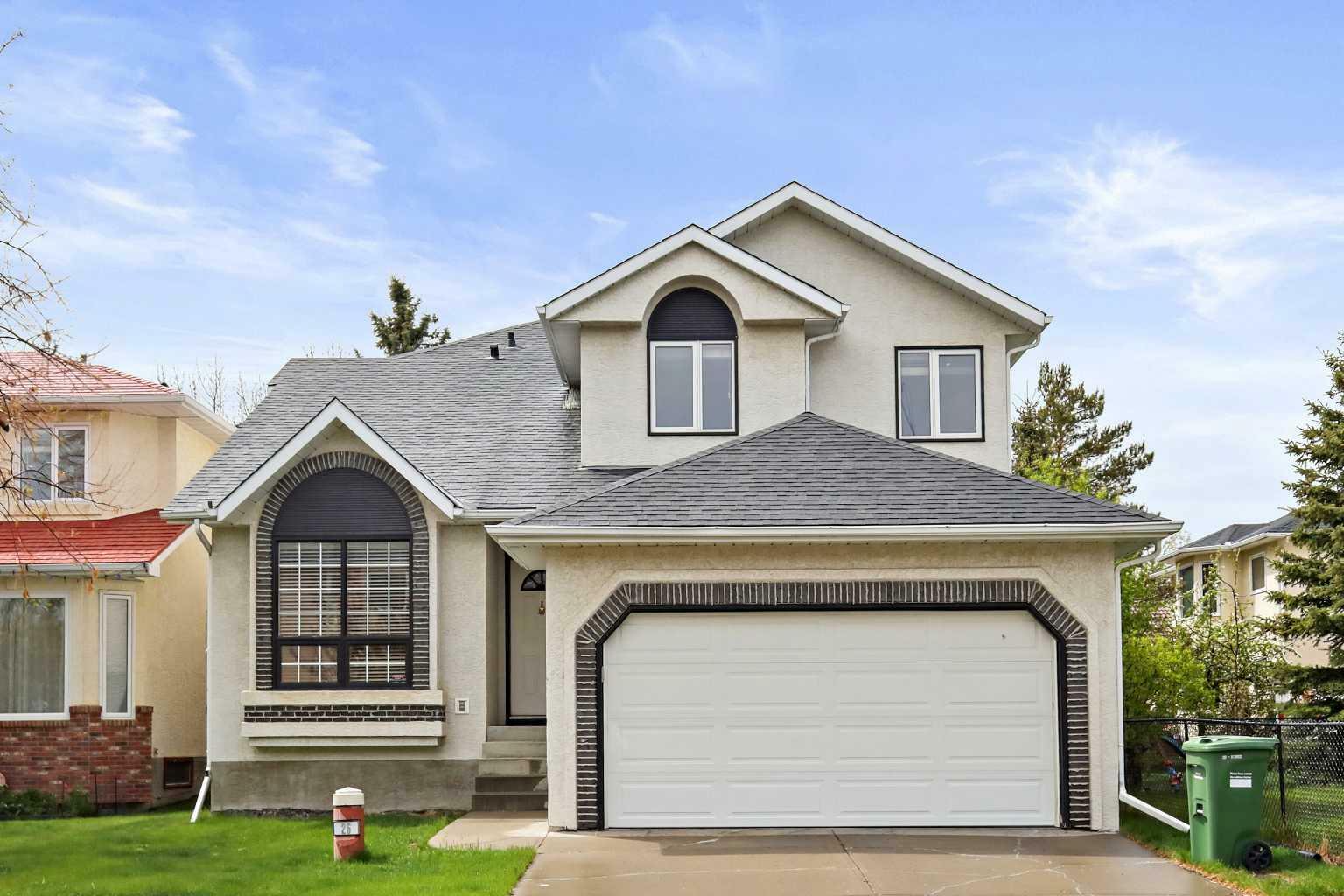 Property Photo: 26 Hamptons Grove NW AB T3A 5C2