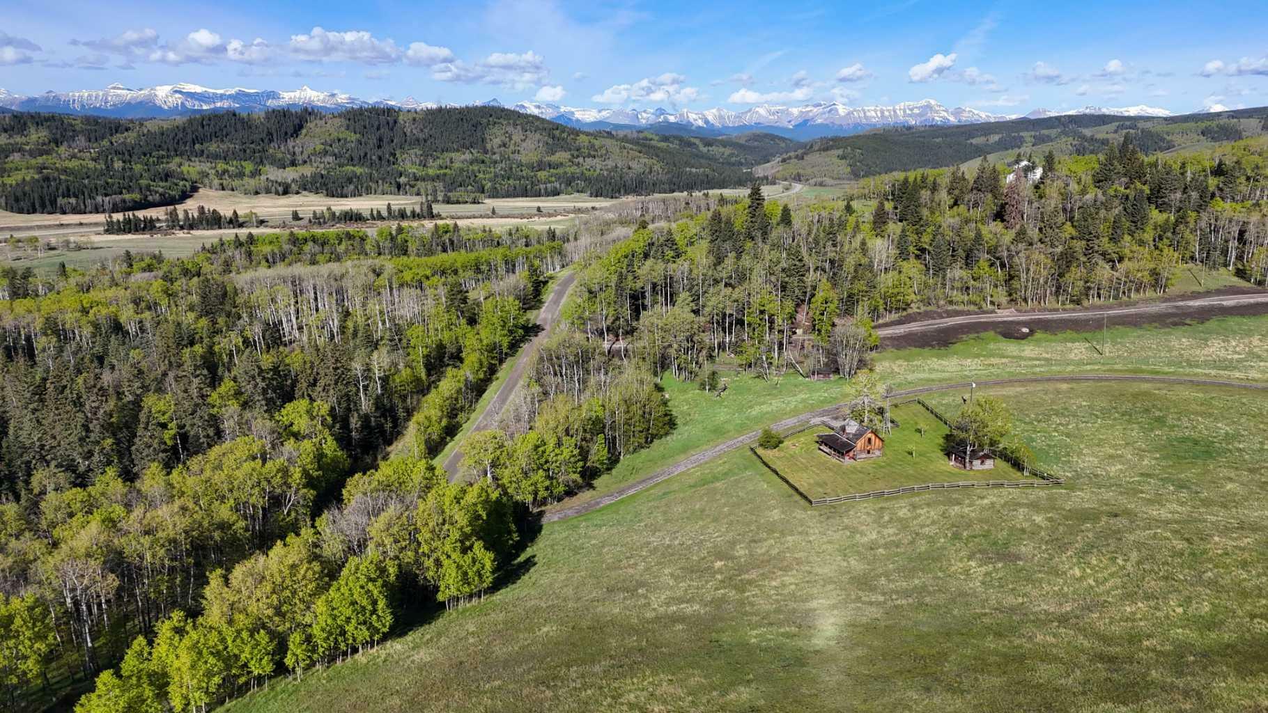 Property Photo:  288180 450 Avenue W  AB T0L 2A0 
